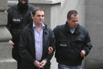 Mihai Necolaiciuc a și fost ridicat cu mandat de polițiștii constănțeni, de la domiciliu, urmând să fie transferat la Penitenciarul Poarta Albă din Constanța. Foto: ZiuaNews.ro