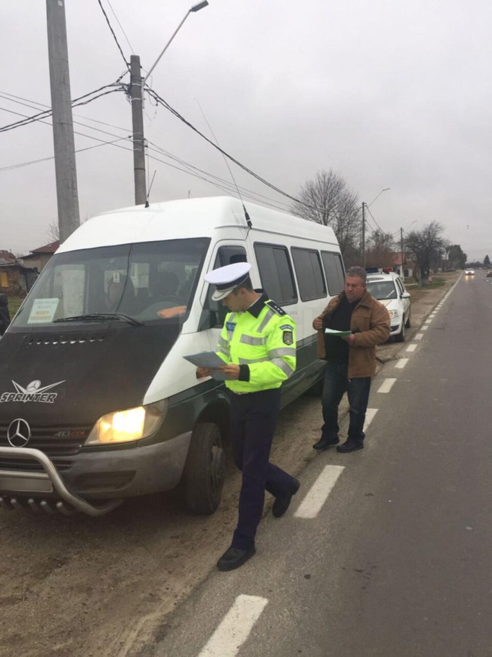 În timpul acțiunii, polițiștii au verificat toate microbuzele de transport călători