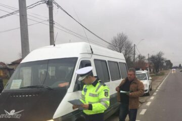 În timpul acțiunii, polițiștii au verificat toate microbuzele de transport călători