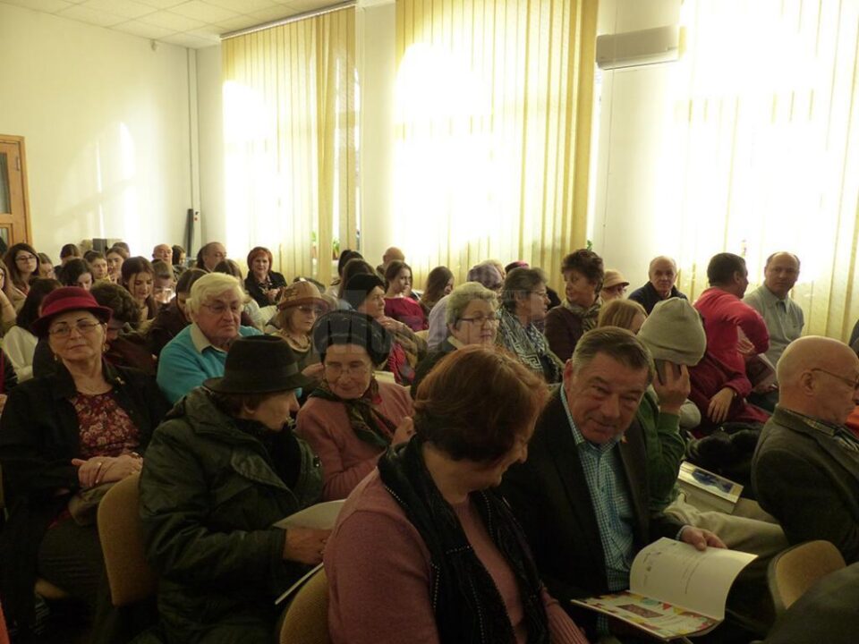 Public numeros la lansarea cărții Doinei Cernica