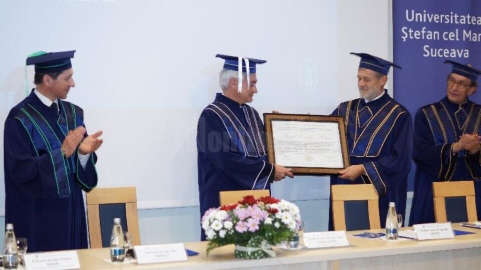 Decanul Facultății de Inginerie Mecanică, Mecatronică si Management, prof. univ. dr. ing. Ilie Muscă, a înmânat diploma de Doctor Honoris Causa Decanul Facultății de Inginerie Mecanică, Mecatronică si Management, prof. univ. dr. ing. Ilie Muscă, a înmânat diploma de Doctor Honoris Causa