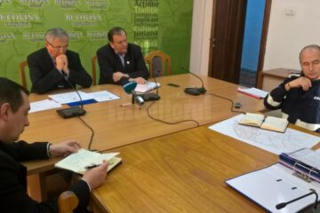 Gheorghe Flutur a criticat dur, ieri, în ședința comitetului de iarnă, lipsa sării, pietrele și argila din materialul antiderapant și lipsa de organizare de la Drumuri Naționale