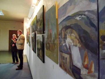 Vernisajul expoziției cu lucrările realizate în „Tabăra de pictură” de la Cacica