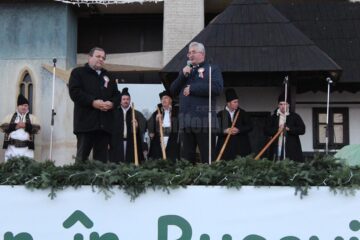 Târgul de Crăciun din centrul Sucevei a fost inaugurat de Ziua Bucovinei