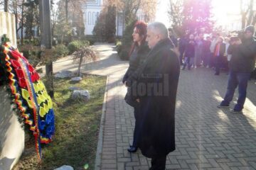 Steliana Miron, Dumitru Mihalescul și echipa liberală i-au adus un omagiu lui Iancu Flondor, artizanul Unirii Bucovinei cu România