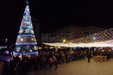 Luminile de sărbătoare s-au aprins în centrul Sucevei