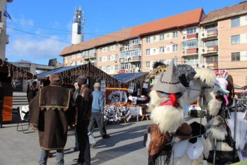 Târgul de Crăciun din centrul Sucevei a fost inaugurat de Ziua Bucovinei