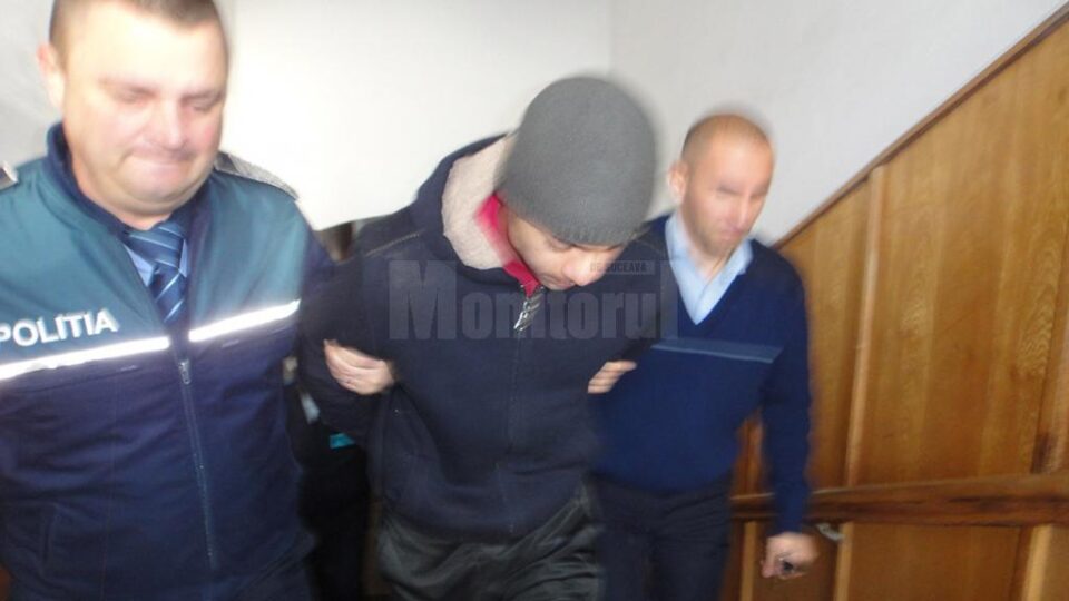 Constantin Bozu, judecat pentru că a tâlhărit un bătrân în casă și a evadat de sub escorta Poliției Constantin Bozu, judecat pentru că a tâlhărit un bătrân în casă și a evadat de sub escorta Poliției