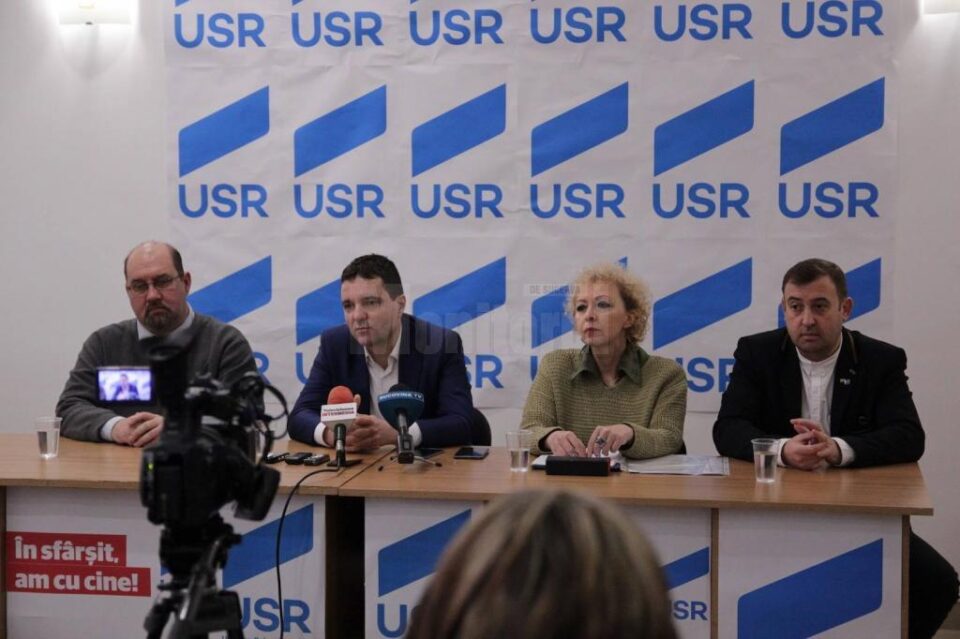 Nicușor Dan a venit la Suceava pentru a-i susține pe candidații USR pentru alegerile parlamentare Nicușor Dan a venit la Suceava pentru a-i susține pe candidații USR pentru alegerile parlamentare