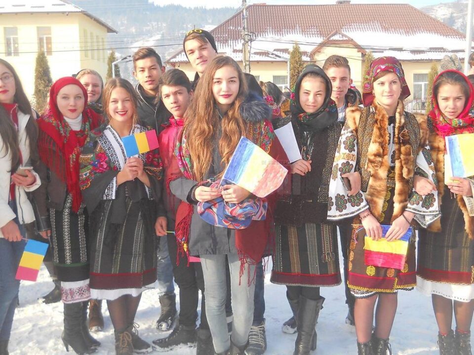 Moldovița, în straie de sărbătoare de Ziua Națională a României