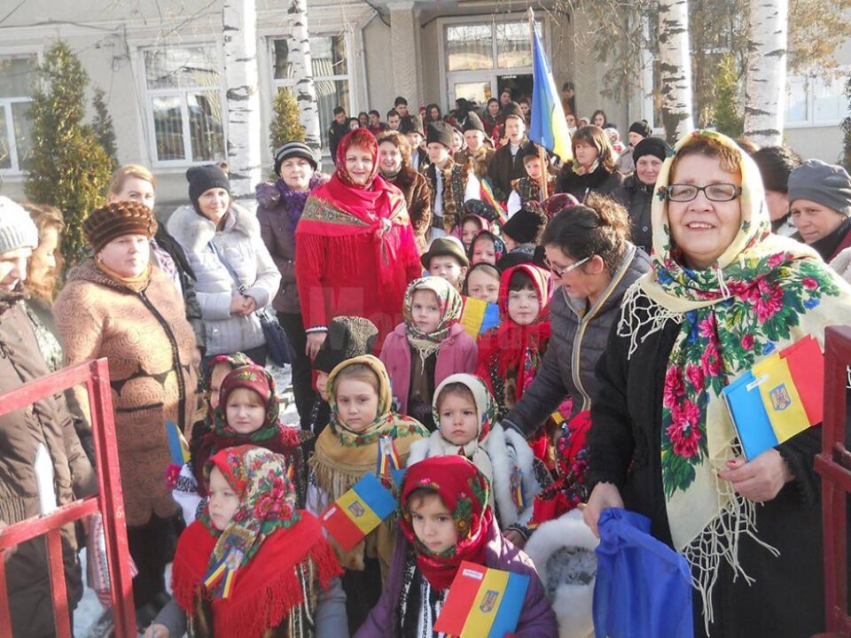 Moldovița, în straie de sărbătoare de Ziua Națională a României