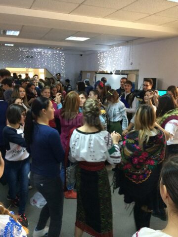 Liceenii Colegiului „Al. I. Cuza” Suceava au marcat Ziua Națională