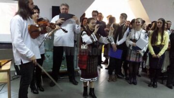 Liceenii Colegiului „Al. I. Cuza” Suceava au marcat Ziua Națională