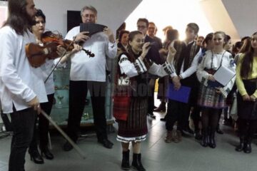 Liceenii Colegiului „Al. I. Cuza” Suceava au marcat Ziua Națională