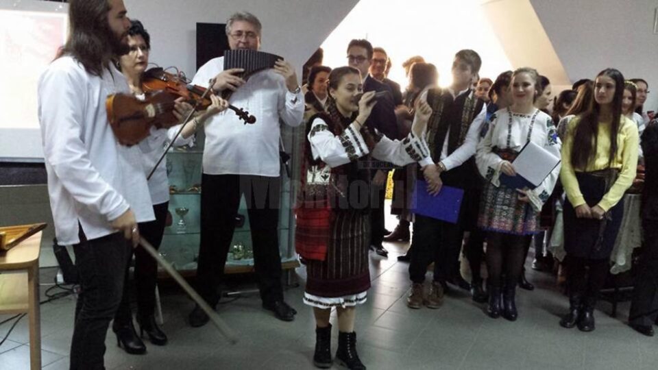Liceenii Colegiului „Al. I. Cuza” Suceava au marcat Ziua Națională