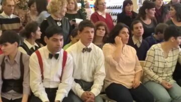 Momente artistice și expoziție cu obiecte realizate de persoane cu dizabilități, la Iulius Mall