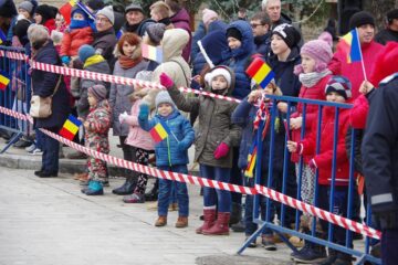 Mii de persoane au participat, la Suceava, la sărbătorirea Zilei Naționale a României
