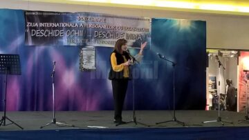 Momente artistice și expoziție cu obiecte realizate de persoane cu dizabilități, la Iulius Mall