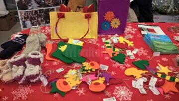 Momente artistice și expoziție cu obiecte realizate de persoane cu dizabilități, la Iulius Mall