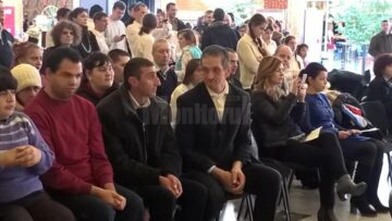 Momente artistice și expoziție cu obiecte realizate de persoane cu dizabilități, la Iulius Mall