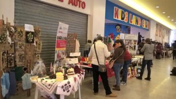 Momente artistice și expoziție cu obiecte realizate de persoane cu dizabilități, la Iulius Mall