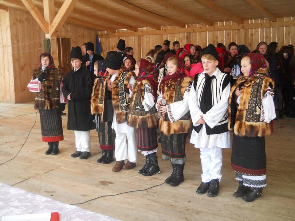 Moldovița, în straie de sărbătoare de Ziua Națională a României