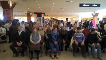 Momente artistice și expoziție cu obiecte realizate de persoane cu dizabilități, la Iulius Mall