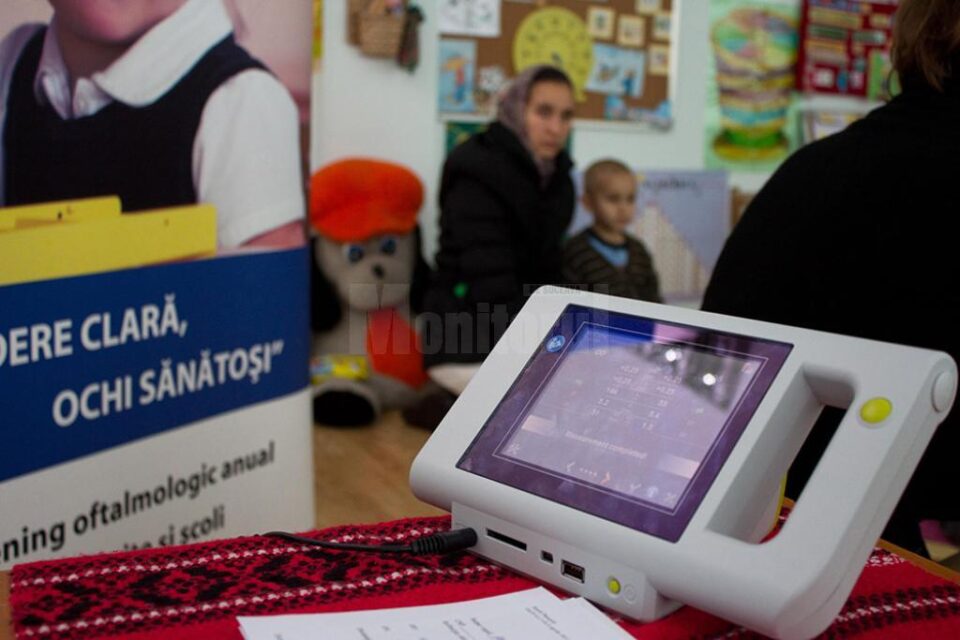 Novaoptic oferă control gratuit la ochi și cadouri pentru 60 de preșcolari și școlari din Preutești