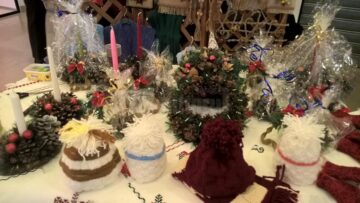 Momente artistice și expoziție cu obiecte realizate de persoane cu dizabilități, la Iulius Mall