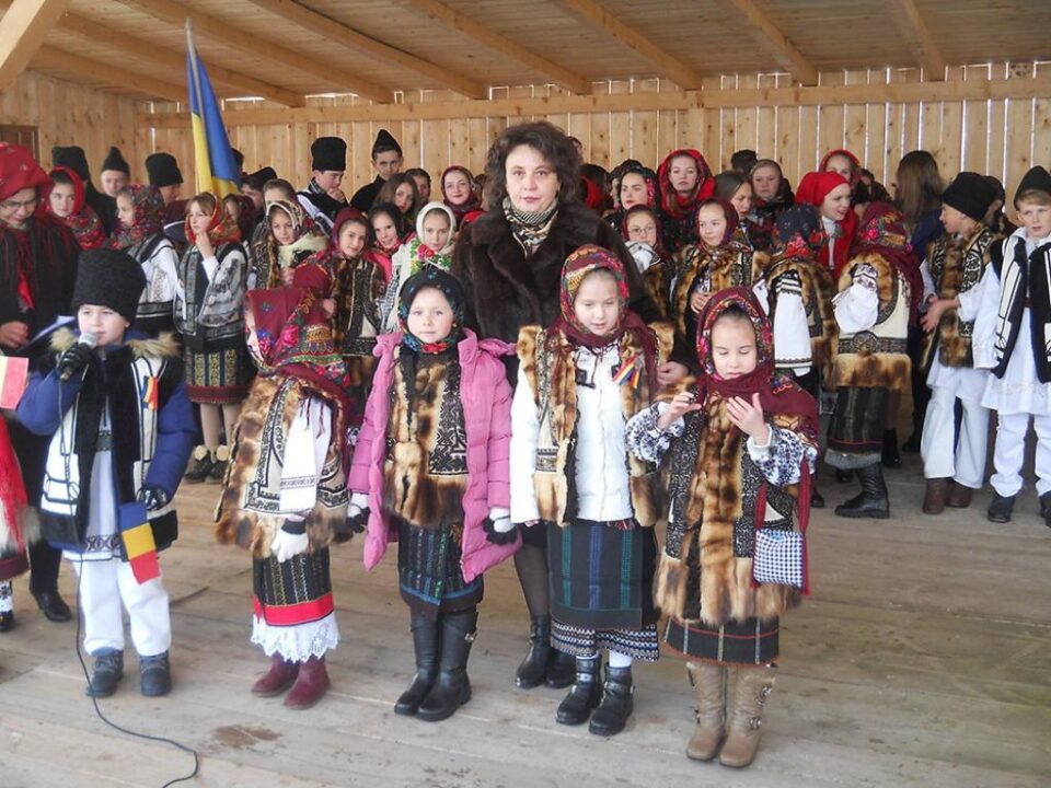 Moldovița, în straie de sărbătoare de Ziua Națională a României