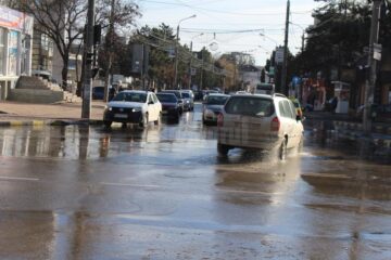 Inundatie pe strazile Sucevei