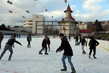 Încasările din taxele de intrare la patinoarul artificial au fost de peste 15.000 de lei în doar câteva zile