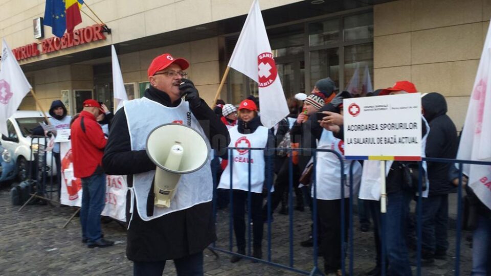 Cinci sindicaliști de la SANITAS Suceava au pichetat Ministerul Sănătății