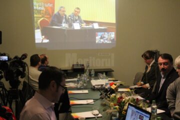 Conferința de presă organizată în paralel la Suceava și la București