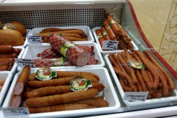 „Îți plouă în gură” cu preparatele de la cea mai nouă carmangerie din Suceava