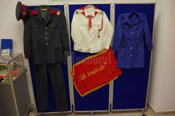 Mașinuțele chinezești, păpușile și bibelorile, principalele atracții în expoziția ”Copilăria părinților noștri”