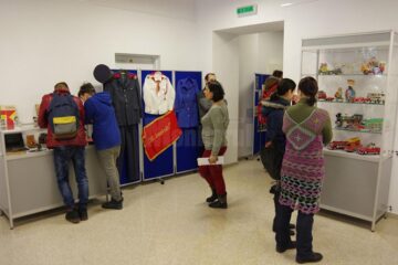 Mașinuțele chinezești, păpușile și bibelorile, principalele atracții în expoziția ”Copilăria părinților noștri”