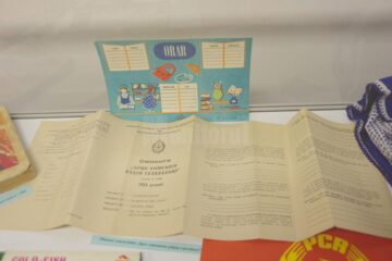 Mașinuțele chinezești, păpușile și bibelorile, principalele atracții în expoziția ”Copilăria părinților noștri”