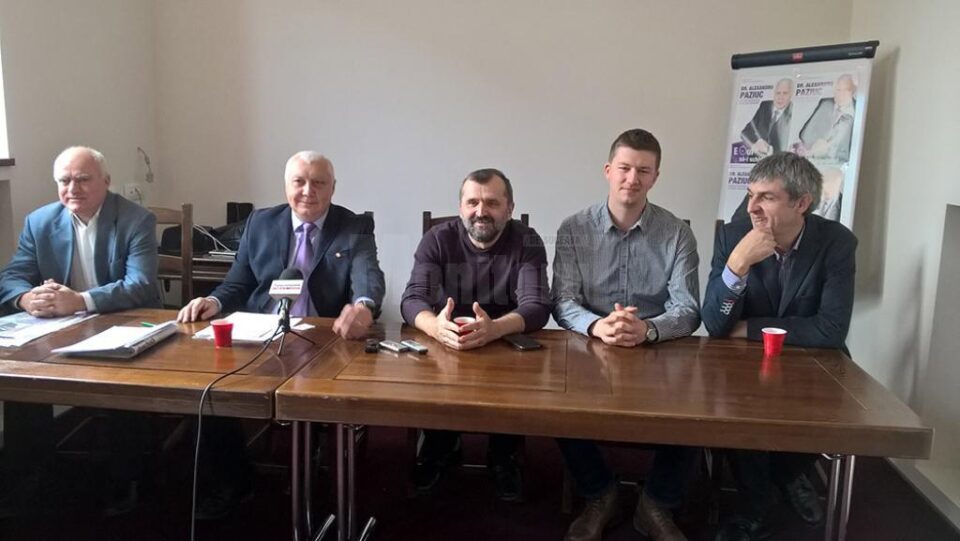 Conferința de presă care a marcat finalul campaniei electorale a medicului psihiatru Alexandru Paziuc, candidat independent pentru Camera Deputaților Conferința de presă care a marcat finalul campaniei electorale a medicului psihiatru Alexandru Paziuc, candidat independent pentru Camera Deputaților