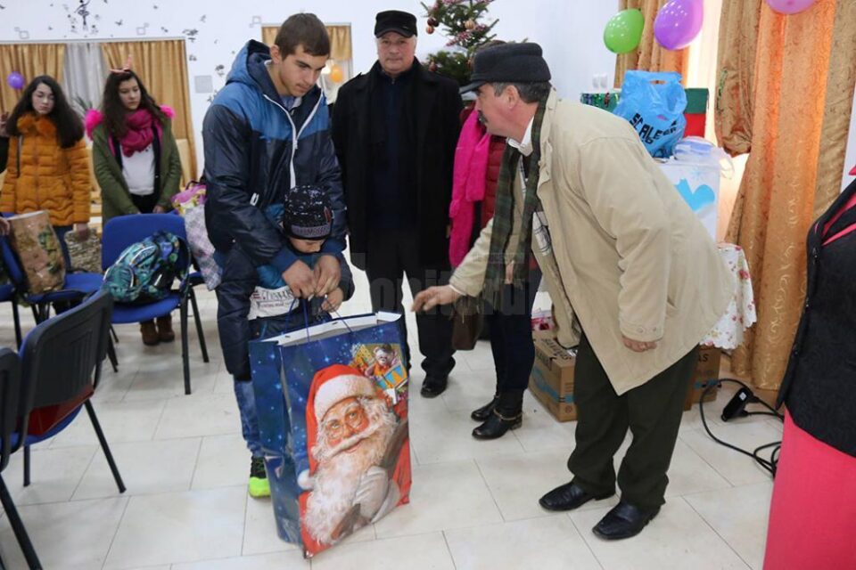 Proiect caritabil „Dăruiește un zâmbet”, inițiat de Școala Gimnazială Zamostea