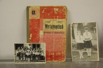 Mașinuțele chinezești, păpușile și bibelorile, principalele atracții în expoziția ”Copilăria părinților noștri”