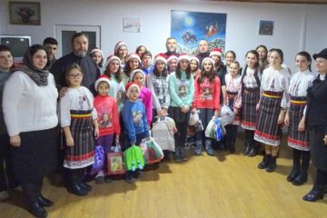Colindători și daruri pentru copiii de la Căminul “Sfântul M. M. Gheorghe” din Dolhasca
