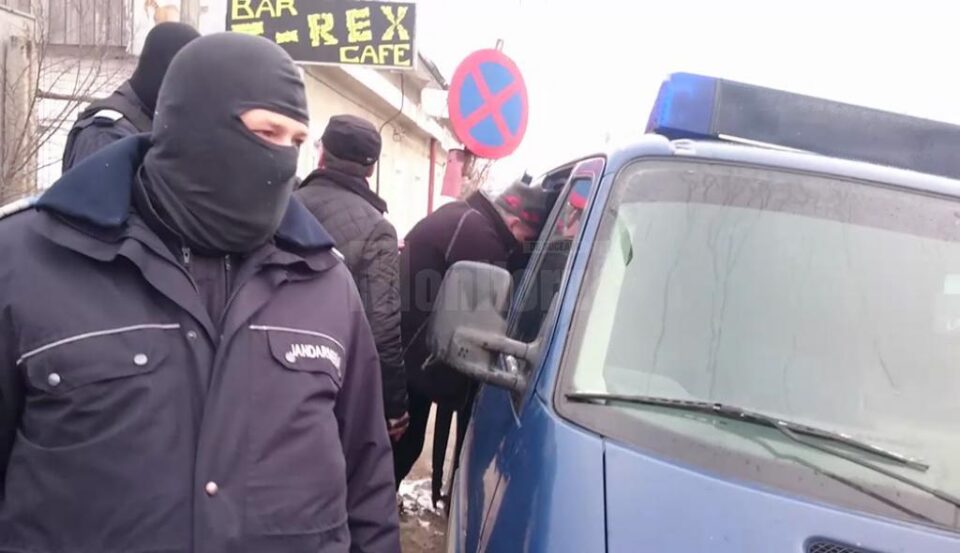 Bărbatul ridicat de jandarmi
