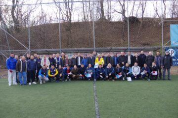 Poză de grup cu laureații celei de-a opta ediții a campionatului