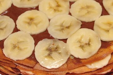 Tort de clătite cu banane. Foto: pinterest.com