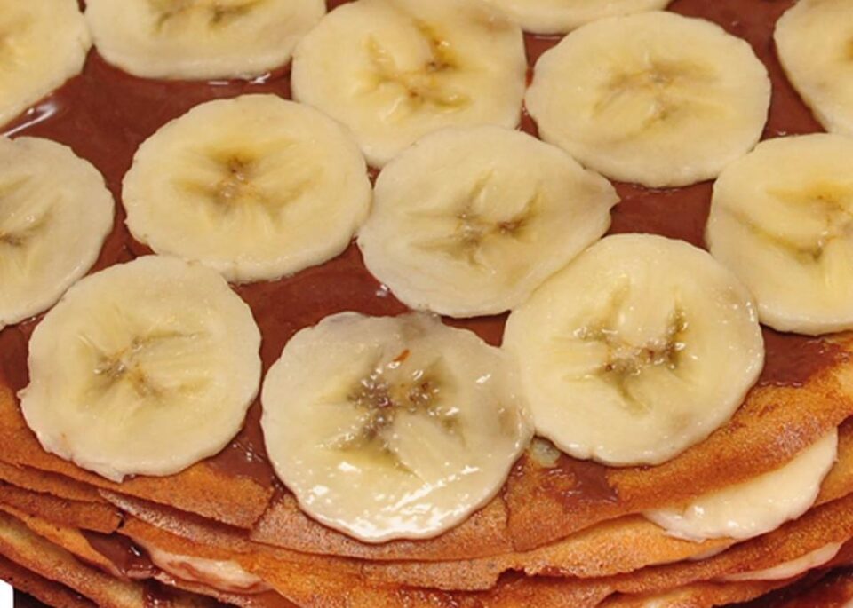 Tort de clătite cu banane. Foto: pinterest.com