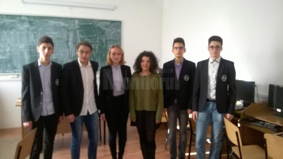 Echipa suceveană „Astro Rovers”, de la Clubul de Robotică al colegiului câmpulungean Echipa suceveană „Astro Rovers”, de la Clubul de Robotică al colegiului câmpulungean
