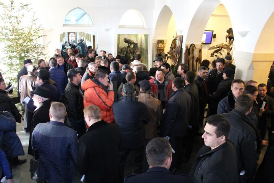 La principala licitație de masă lemnoasă exploatabilă în 2017 au fost admiși 338 de agenți economici La principala licitație de masă lemnoasă exploatabilă în 2017 au fost admiși 338 de agenți economici