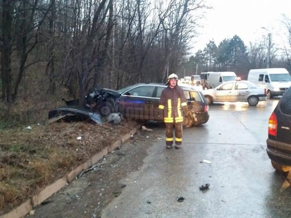 Cele două autoturisme implicate în accident