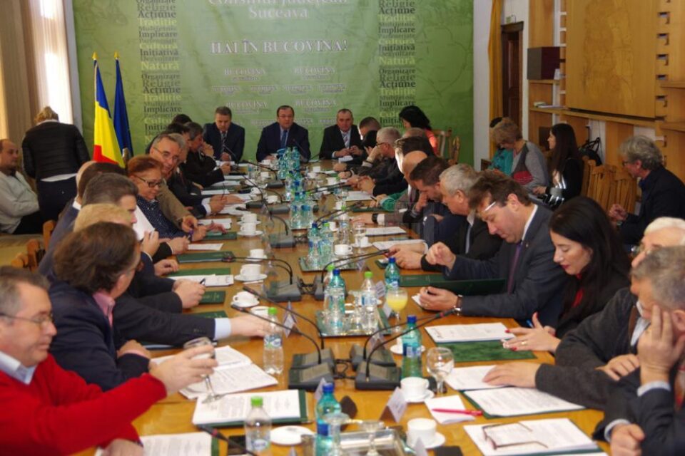 Deliberativul județean a repartizat cu unanimitate de voturi sumele primite de la bugetul de stat pentru echilibrarea bugetelor celor 114 localități Deliberativul județean a repartizat cu unanimitate de voturi sumele primite de la bugetul de stat pentru echilibrarea bugetelor celor 114 localități